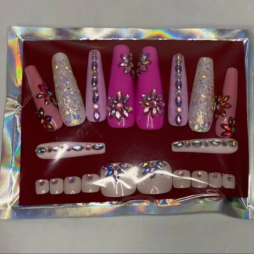 “Prettier in Pink” manicure 💅 & pedicure press on nail set